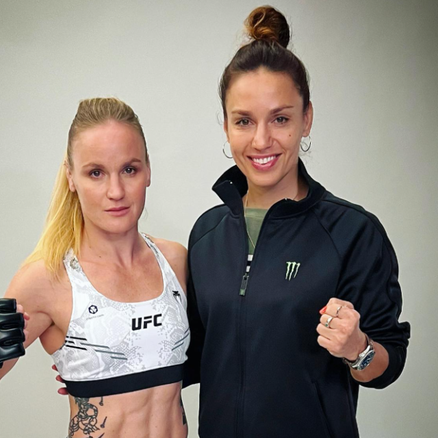 Valentina Shevchenko (lijevo) i Antonina Shevchenko (desno)