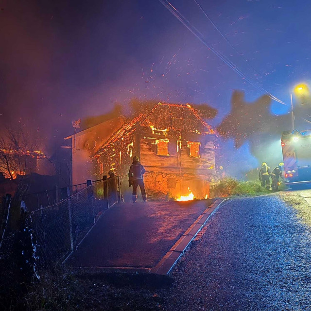 Na Maksimiru su gorjele tri kuće