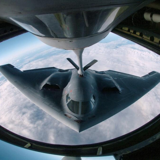 Bombarder B-2 Spirit/Arhivska fotografija