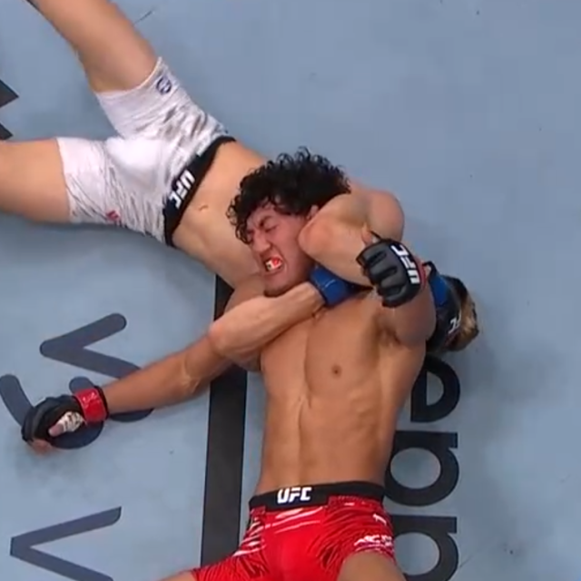 Trenutak kada je Rosas Jr. bio u najtežoj poziciji | UFC on ESPN 64
