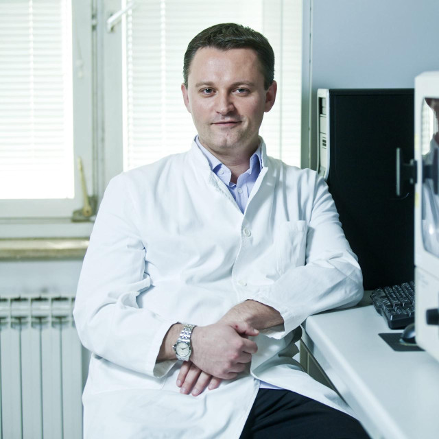 Dr. Fran Borovečki bio je šef Odjela za neurodegenerativne bolesti i neurogenomiku te voditelj Nacionalnog laboratorija za gensko profiliranje tumora