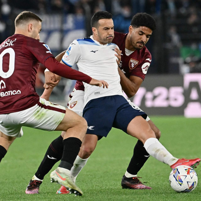 Vlašić u duelu s Pedrom