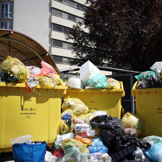 Pretrpani zagrebački kontejneri