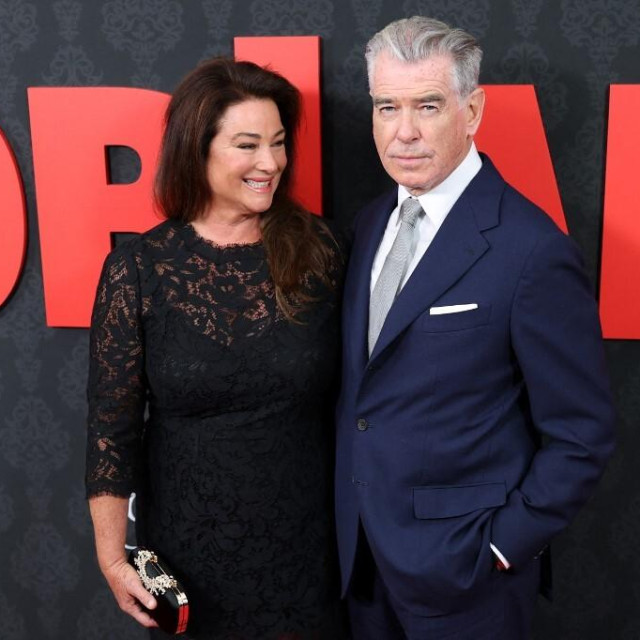 Pierce Brosnan i Keely Shaye Smith