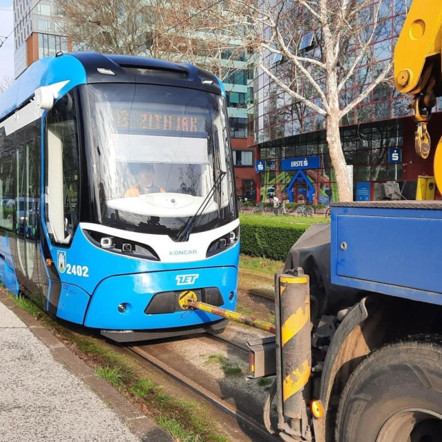Odvozi se tramvaj koji je jučer pušten u promet