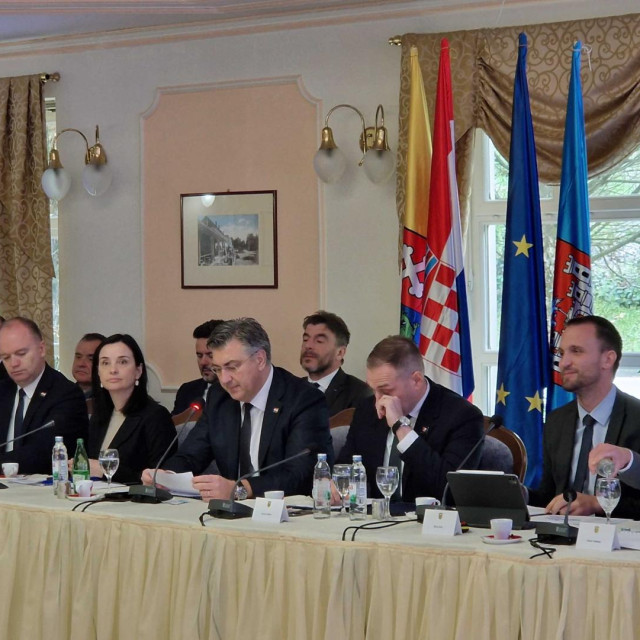 Premijer Andrej Plenković održao je sastanak sa županima uključenim u Razvojni sporazum za Sjever Hrvatske
 