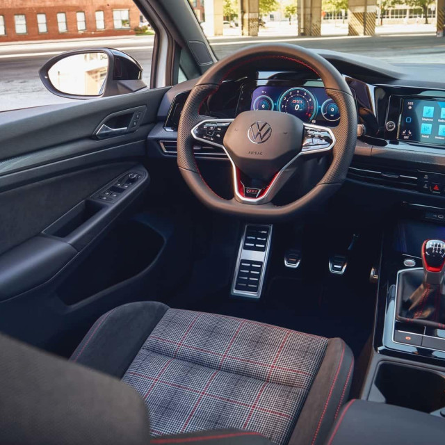 2024. Volkswagen Golf GTI 380