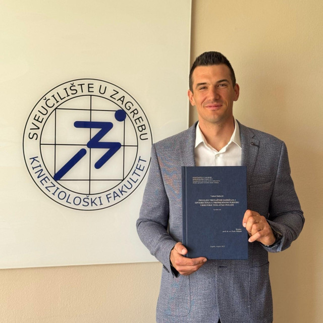 Valent Sinković diplomirao je na Kineziološkom fakultetu u Zagrebu