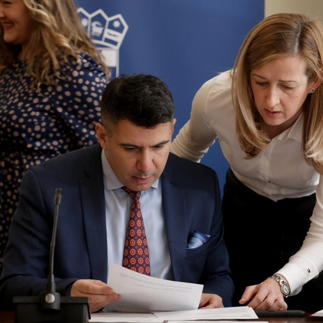 Nikola Grmoja, Mirela Ahmetović