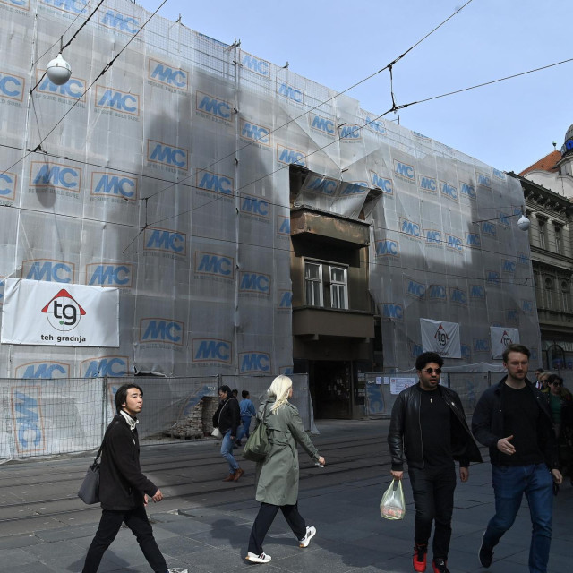 Pročelja zgrada na Donjem gradu u lošem su stanju, a mnoge zgrade usred obnove od potresa