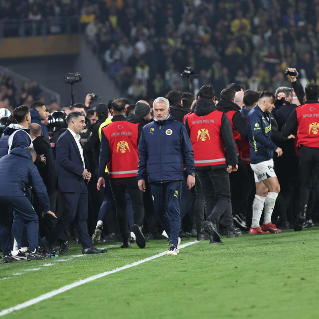 Jose Mourinho izlazi iz gužve