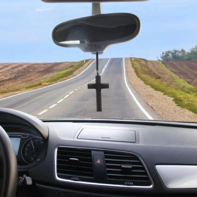 Krunica na retrovizoru, ilustracija