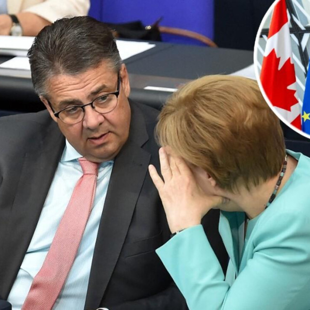 Sigmar Gabriel i zastave Kanade i Europske unije