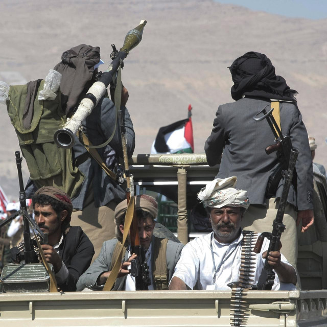 Hutisti su brodove u Crvenom moru počeli napadati kako bi se solidarizirali s Palestincima