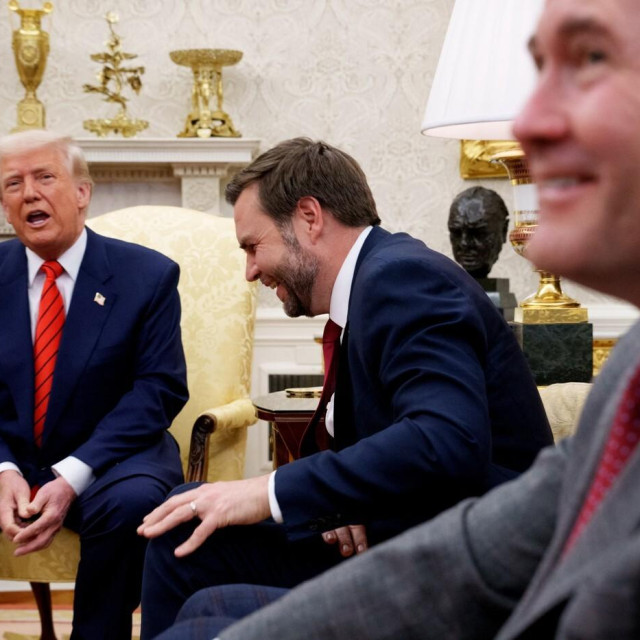 Dobra atmosfera u Ovalnom uredu - Donald Trump, potpredsjednik JD Vance i glavni akter ‘Signalgatea‘ Mike Waltz