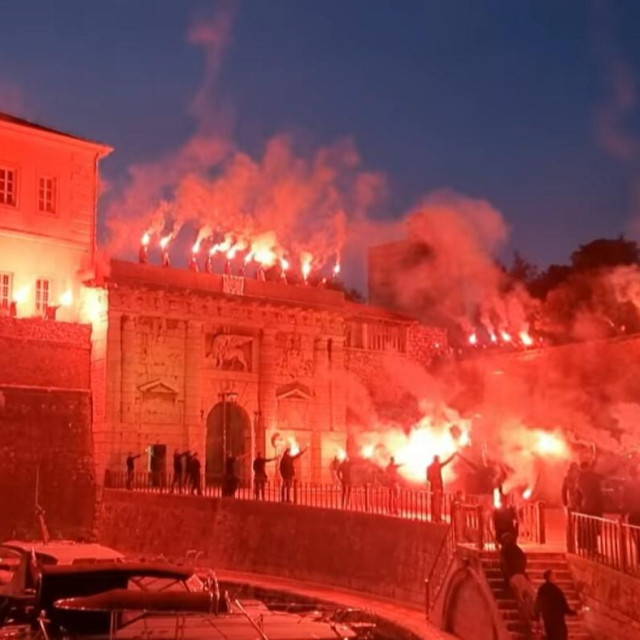 Dirljiv oproštaj učenika Pomorske škole