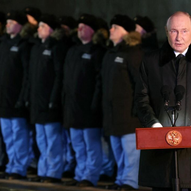 Vladimir Putin na porinuću nuklearne podmornice Perm u Murmansku 27. ožujka 2025. 