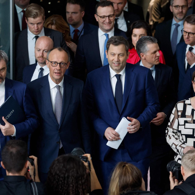 Slijeva nadesno u prvom redu: Markus Soeder, Friedrich Merz, Lars Klingbeil i Saskia Esken