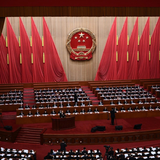 Kineski predsjednik Xi Jinping i drugi čelnici nazoče drugoj plenarnoj sjednici Svekineskog narodnog kongresa u Velikoj dvorani naroda u Pekingu