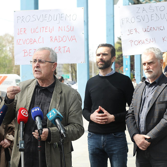 Zagreb, 100425.
Zagrebacki velesajam, Avenija Dubrovnik.
Zrinko Turalija, Nezavisni sindikat zaposlenih u srednjim skolama Hrvatske, Matija Kroflin, Nezavisni sindikat znanosti i visokog obrazovanja i Zeljko Stipic, Skolski sindikat Preporod odrzali su konferenciju za medije s temom 5 do 12 za modularnu nastavu!
Na fotografiji: Zeljko Stipic, Matija Kroflin i Zrinko Turalija.