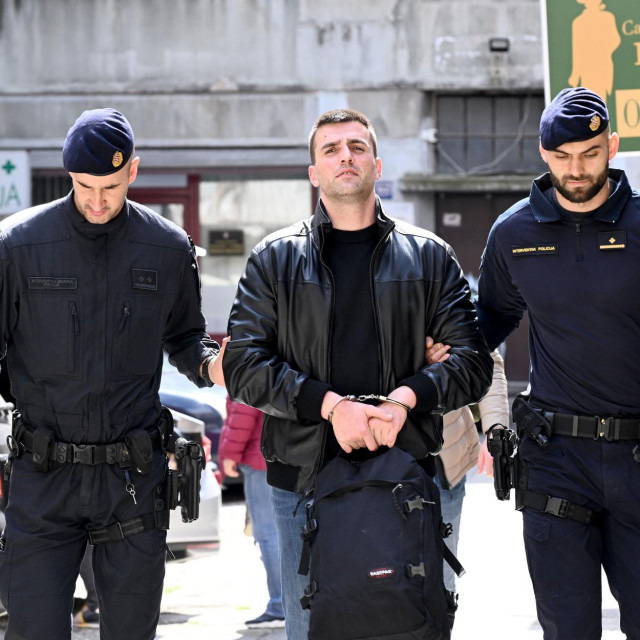Policija privodi osobu navodno povezanu s trgovinom drogom na Trgu bana Josip Jelačića