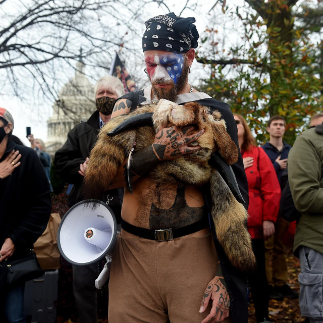 Pripadnici MAGA pokreta