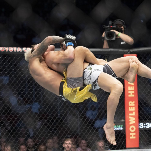 Charles Oliveira vs. Michael Chandler