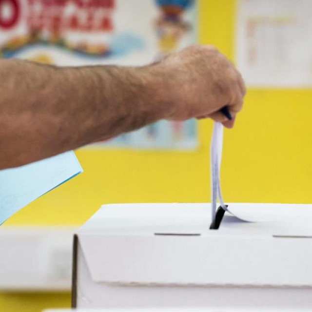 Glasanje na izborima, ilustracija