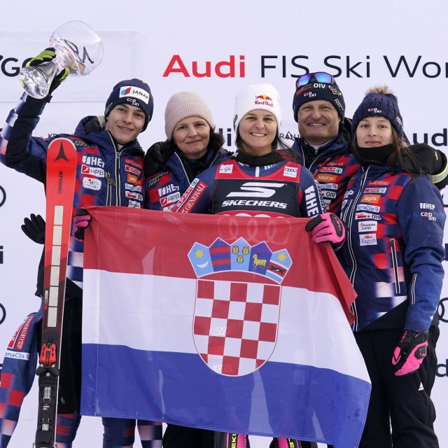 Hrvoje, Martina, Zrinka, Amir i Dora Ljutić
 