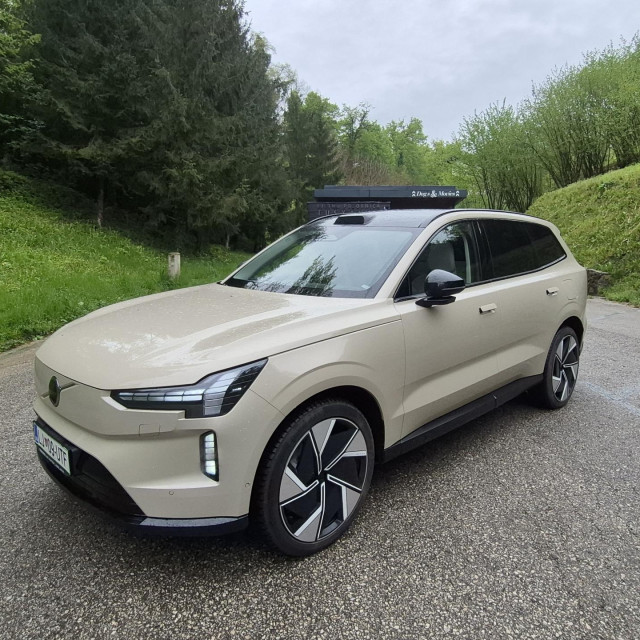 Volvo EX90