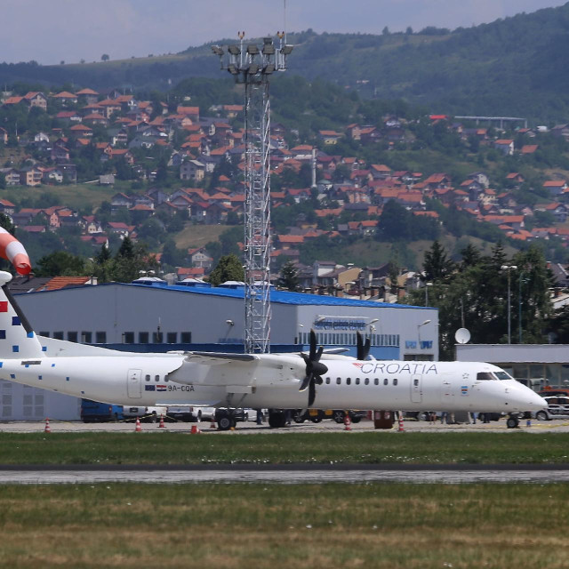 Avion Croatia Airlinesa na sarajevskom aerodromu 2022.