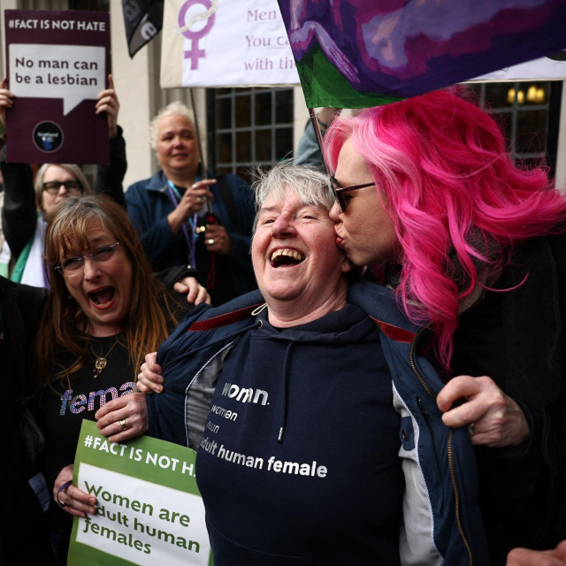 Slavlje aktivistica nakon presude Vrhovnog suda u Londonu