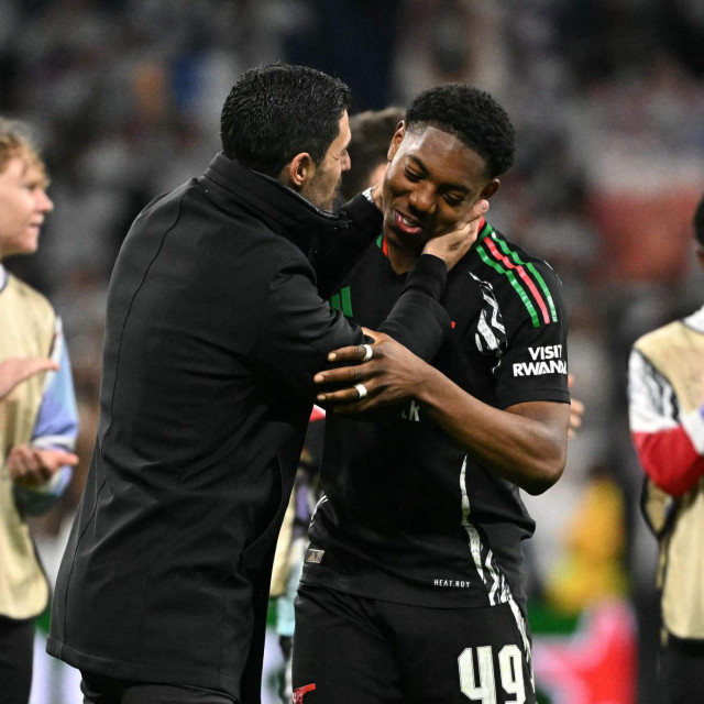 Mikel Arteta i Myles Lewis-Skelly
