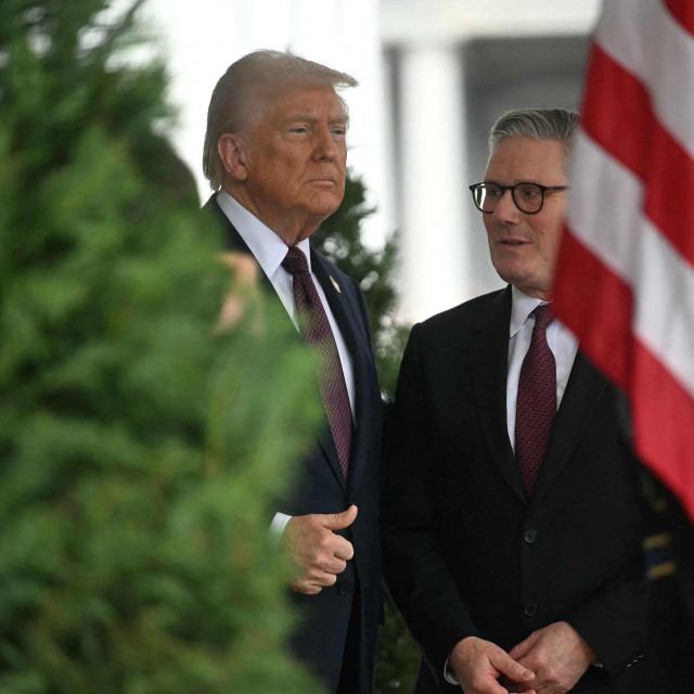 Donald Trump i Keir Starmer na ulazu u Zapadno krilo Bijele kuće u veljači