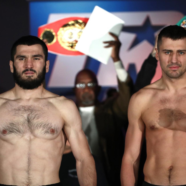 Artur Beterbiev (lijevo) Oleksandr Gvozdyk (desno)