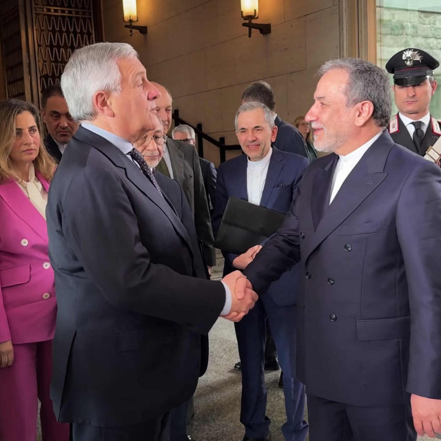 Iranski ministar vanjskih poslova Abas Aragči s talijanskim domaćinom Antoniom Tajanijem