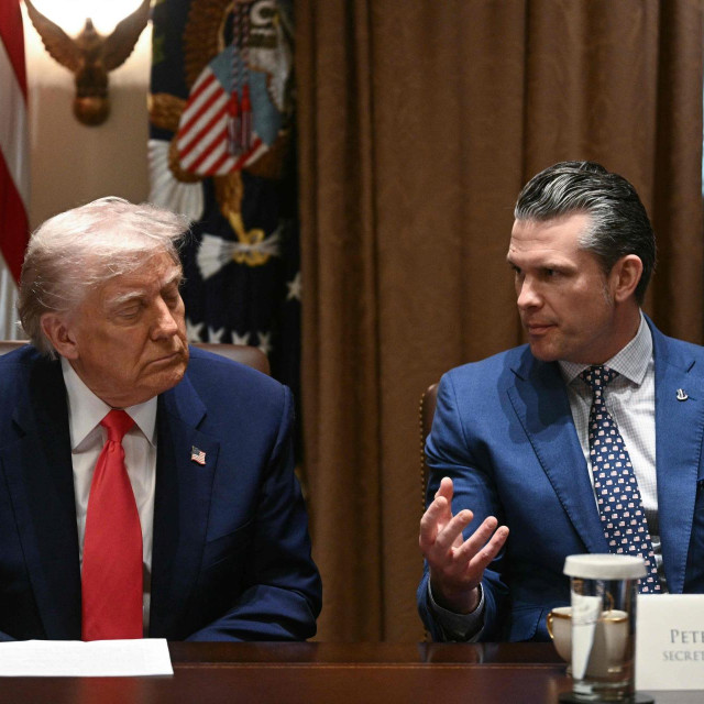 Donald Trump i Pete Hegseth 