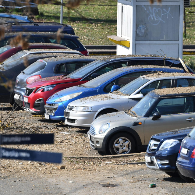 Krater je bio dubok jedan metar a promjera tri metra. Srećom nije pao na zgradu Stduentskog centra