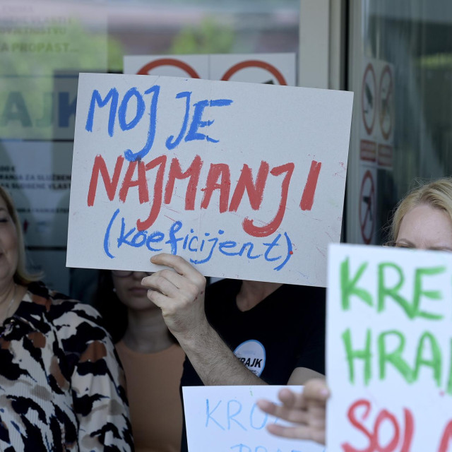 Državni službenici 2023. su godine štrajkali zbog malih plaća