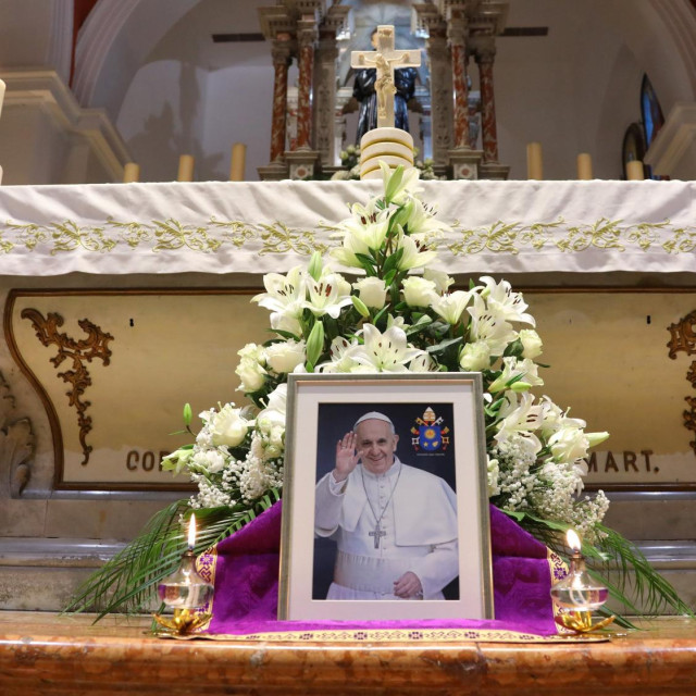 Sveta misa povodom smrti pape Franje odrzana u crkvi Sv. Frane.
 