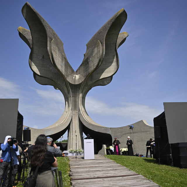 Spomenik Kameni most