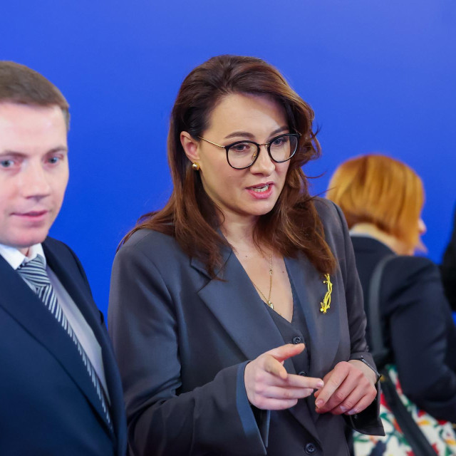 Julija Sviridenko (desno)