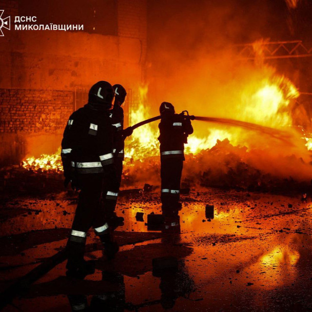 Požar nakon ruskog napada na Mikolajiv