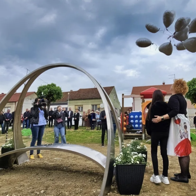 U nebo je pušteno 10 balona za Mirelinih 10 godina života