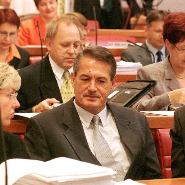 Ivan Ninić u Saboru, 2001.