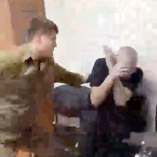 Adam Kadirov tuče zatvorenika pred kamerama