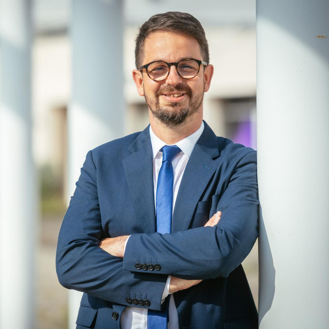 Šime Zupčić nekoć je bio zaposlenik Dubrovačke nadbiskupije, a danas je vanjski profesor na Sveučilištu u Dubrovniku