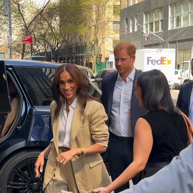 Meghan Markle na summit je došla u pratnji princa Harryja, ali u središtu pozornosti ovog se puta našlo njezino odijelo