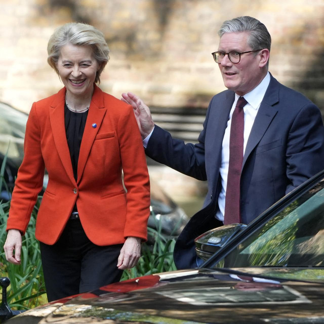 Ursula von der Leyen i Keir Starmer