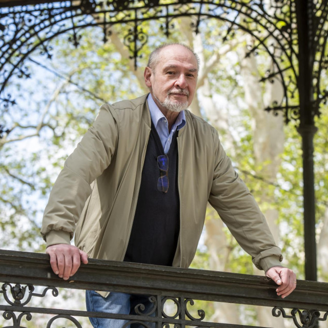 Antun Pavešković autor je niza znanstvenih i stručnih knjiga poput ”Slikotvorstvo Pijerka Bunića Lukovića”, ”Mavro Vetranović”, ”Hrvatski književni prostor”... te brojnih proznih djela